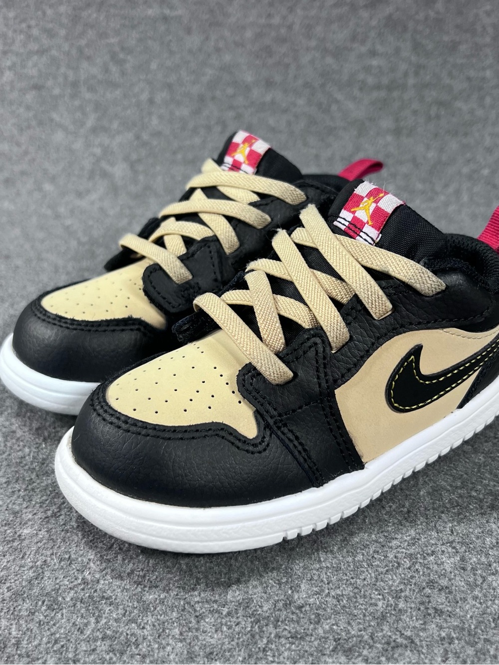 Jordan 1 Low ALT SE TD ‘Pizza’ Sesame/Black-Fire Red-White (HQ2017 200) Size 8C